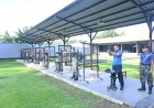 Pelihara Kemampuan Dasar Prajurit, Perwira Lanud Sultan Hasanuddin Laksanakan Latihan Menembak